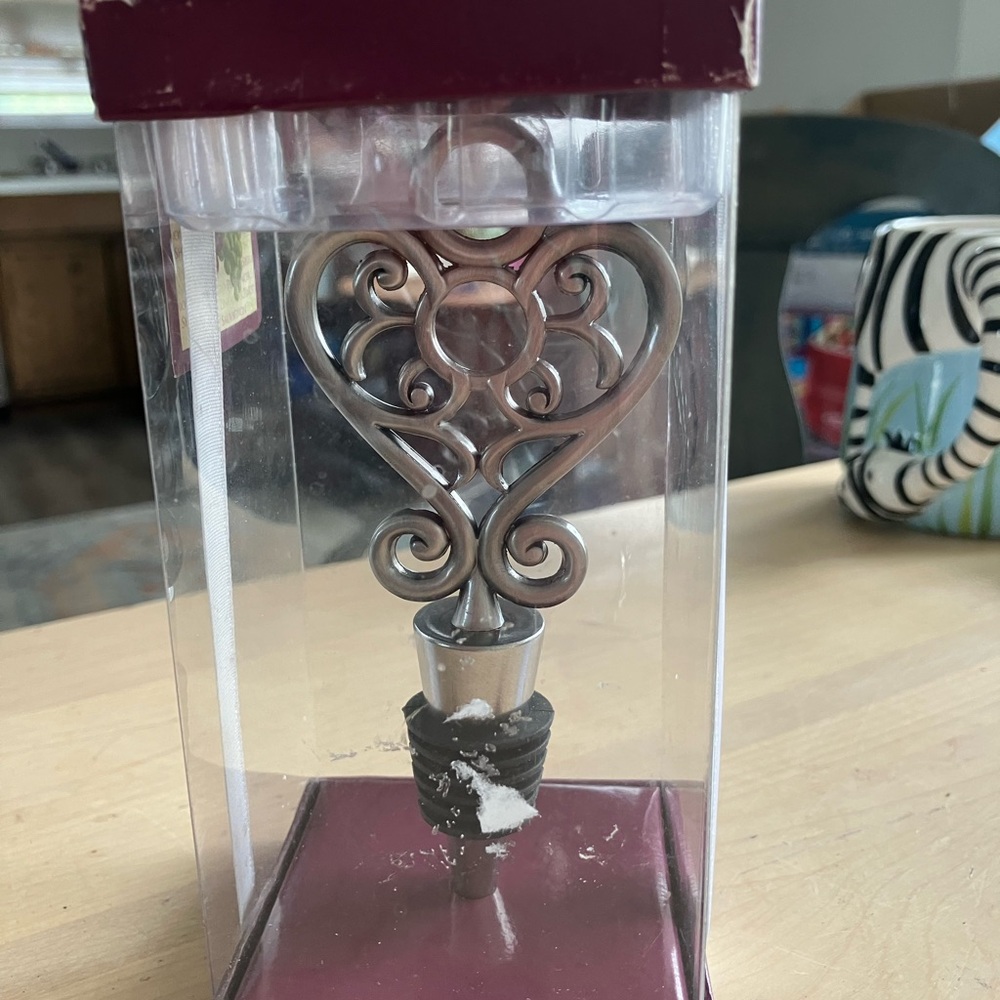BNIB Heart Scroll Shaped Wine Bottle Stopper